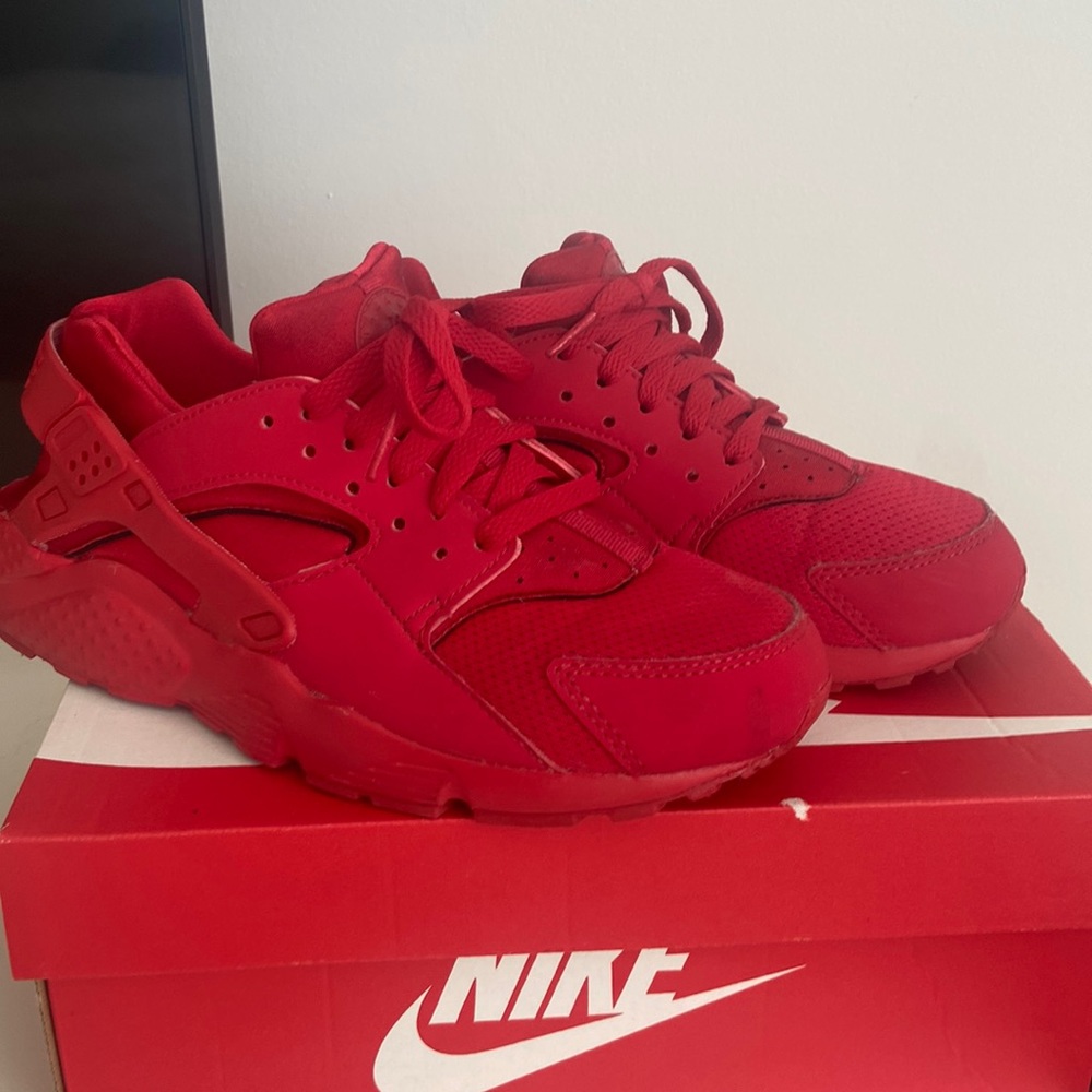 Nike Red Woman’s/Youth Huarache